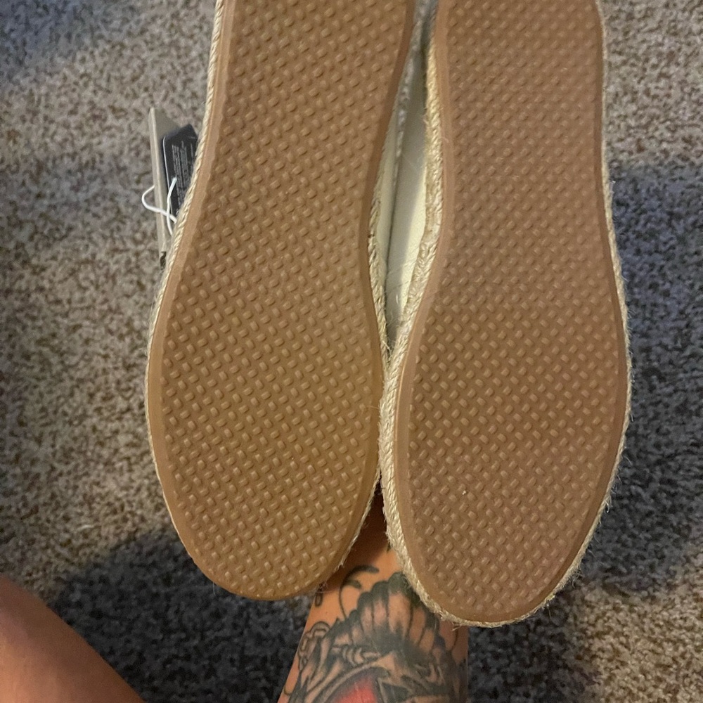 NWT Toms - Picture 4 of 5